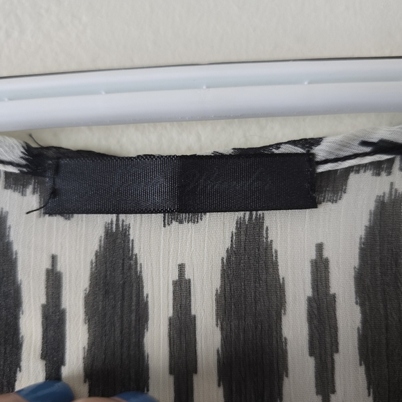 Black n White Sheer Crop Top Shortsleeve Cuffed Blouse Aztec Soop Neck LARGE - Picture 7 of 12